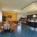 Raffy Family & Bike Hotell 3*